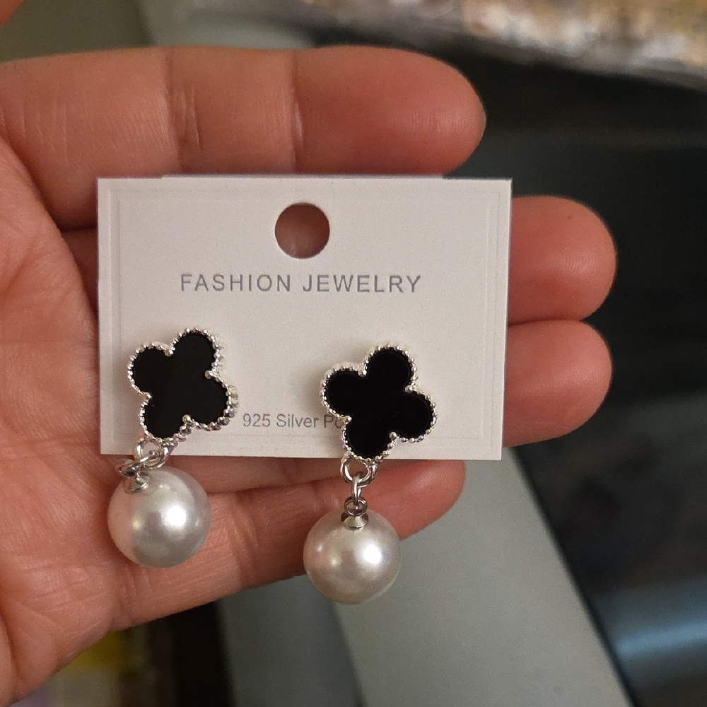 Black and Silver Fashion Jewelry Earrings